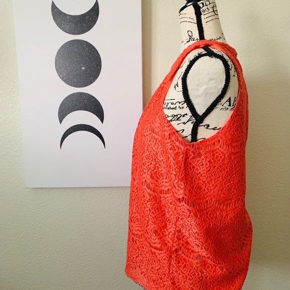 Coral lace sleeveless top - Picture 2 of 7